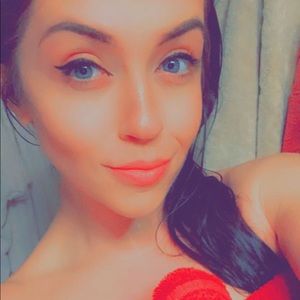 Meet your Posher, Valentina